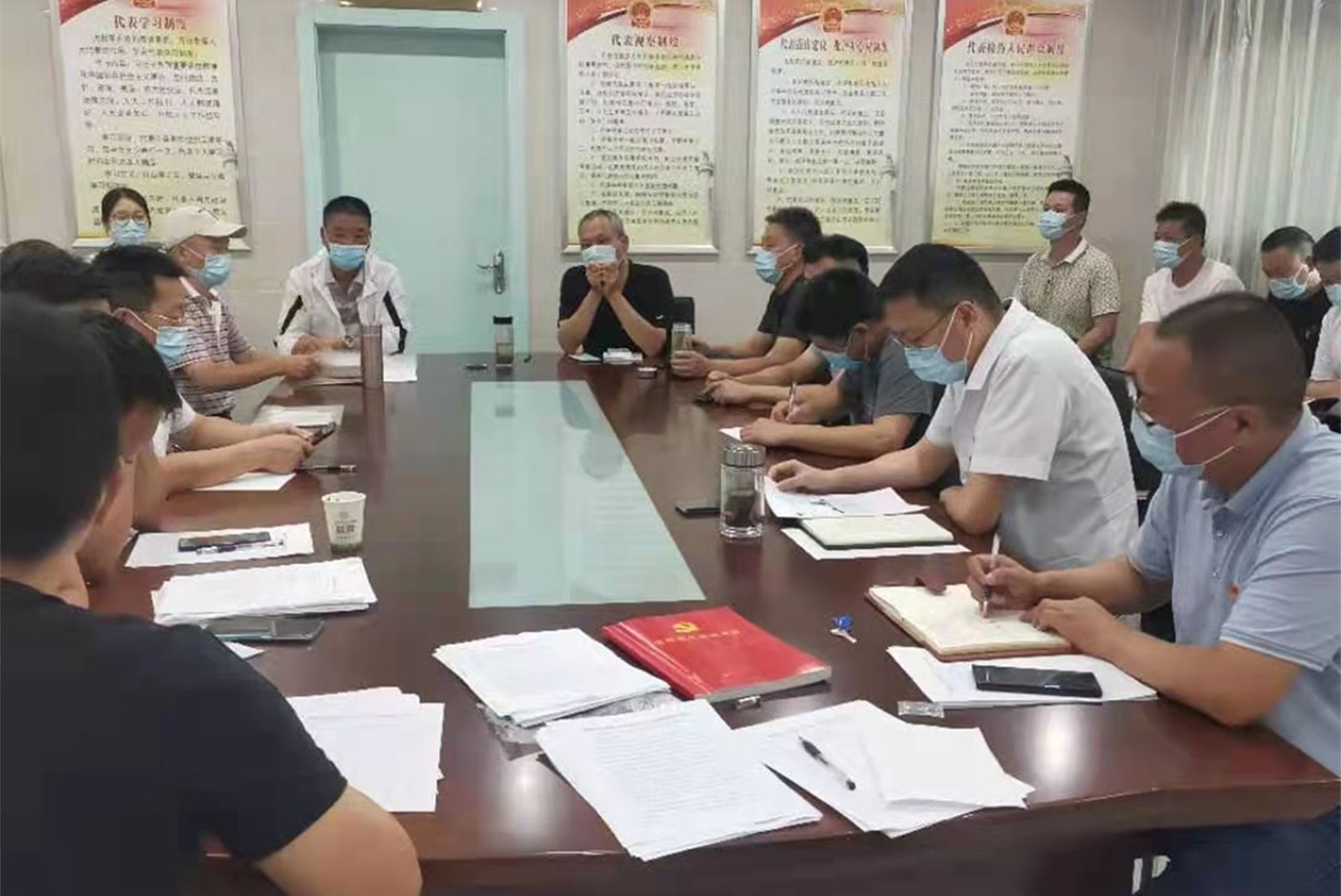 顾院长参加行政第四党支部.jpg 顾院长参加行政第四党支部.jpg