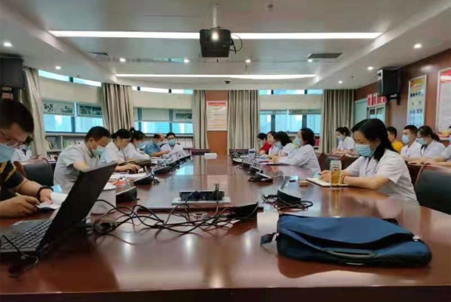 王主席参加行政第三党支部.jpg 王主席参加行政第三党支部.jpg