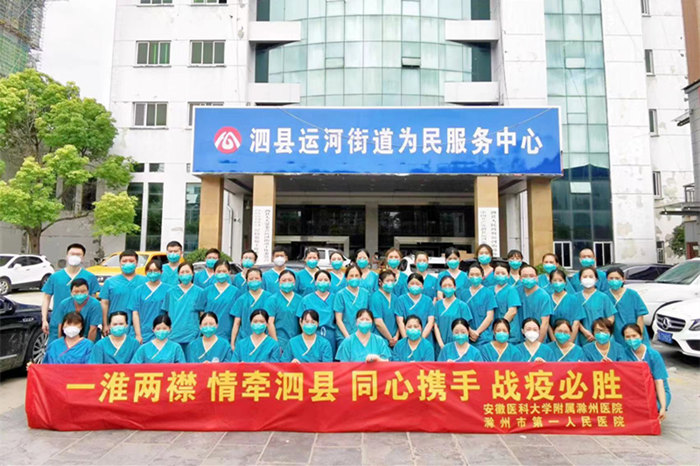 合影_副本.jpg 合影_副本.jpg