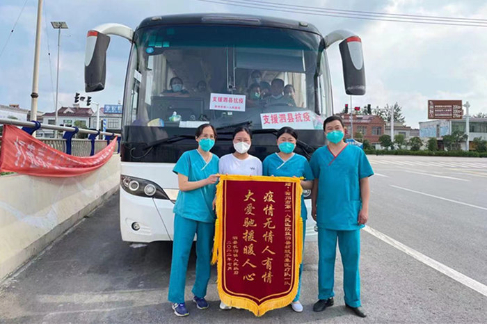 锦旗_副本.jpg 锦旗_副本.jpg